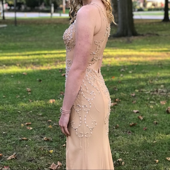 Formal Dress - Picture 3 of 11